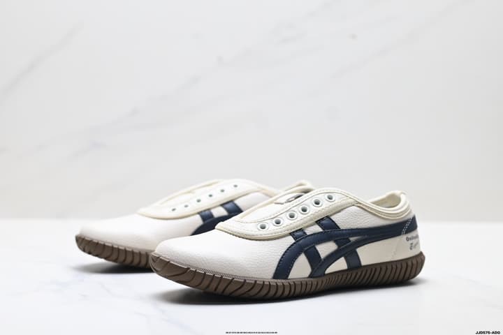 Onitsuka Tiger TSUNAHIKI Slip-On Casual Sneakers in Cream With Navy Stripes