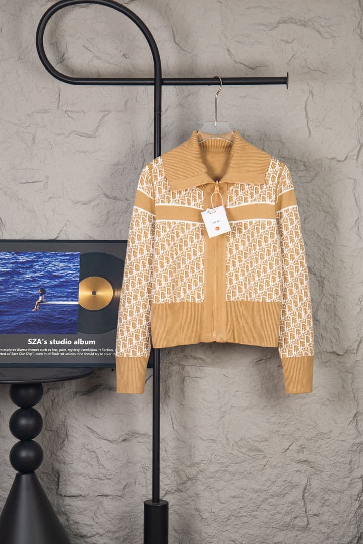 Dior Classic Oblique Reversible Cashmere Sweater – 25FW in Camel Oblique Pattern