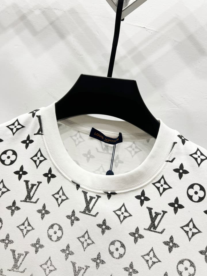Louis Vuitton Gradient Monogram T-Shirt – 2025 Summer Collection in Black Bottom Gradient Monogram