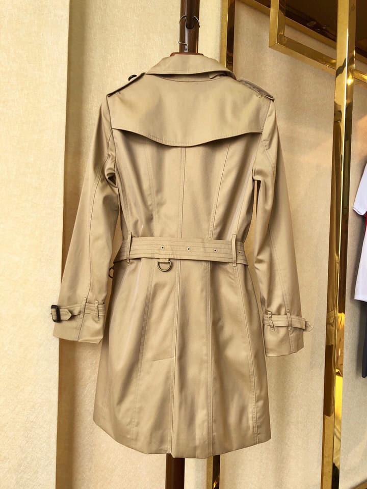 Burberry Sandringham Mid-Length Trench Coat