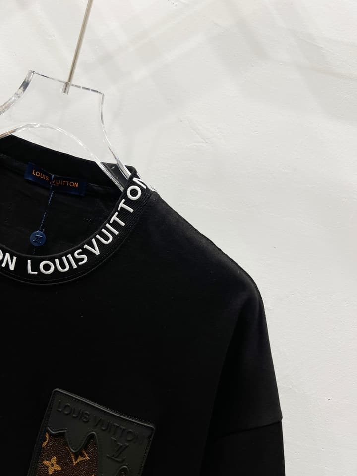 Louis Vuitton Leather Label Pocket Embroidered T-Shirt – 2025 Summer Collection in Classic Black