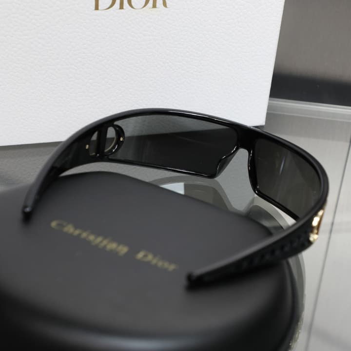 Dior VeryDior M1U Headband Sunglasses in Black
