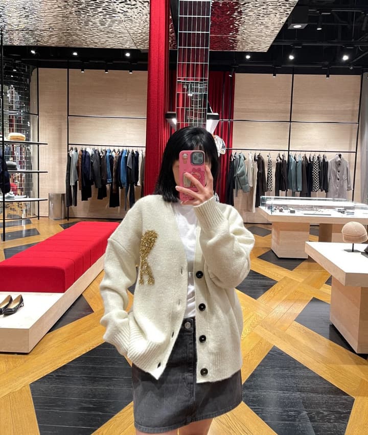 AMI Paris Holiday Limited Gold Heart Jacquard Cardigan – 24FW in Cream Gold Heart Cardigan