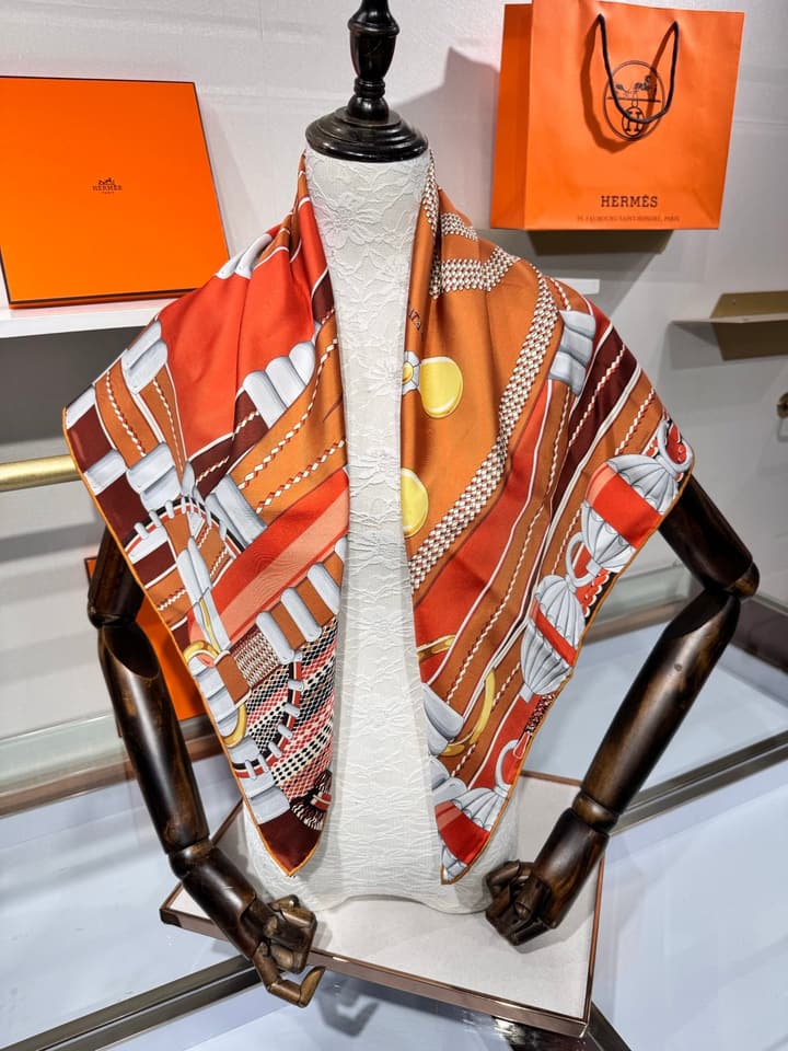 Hermès Silver Blossom Silk Twill Scarf – 2025 Collection