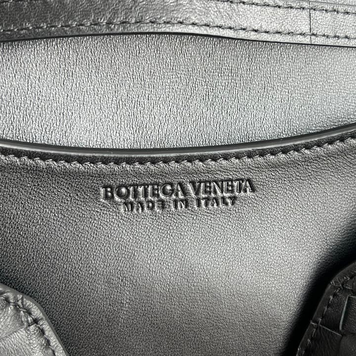 Bottega Veneta Knot Lock Crossbody Bag – 2025 Early Spring in Black Woven