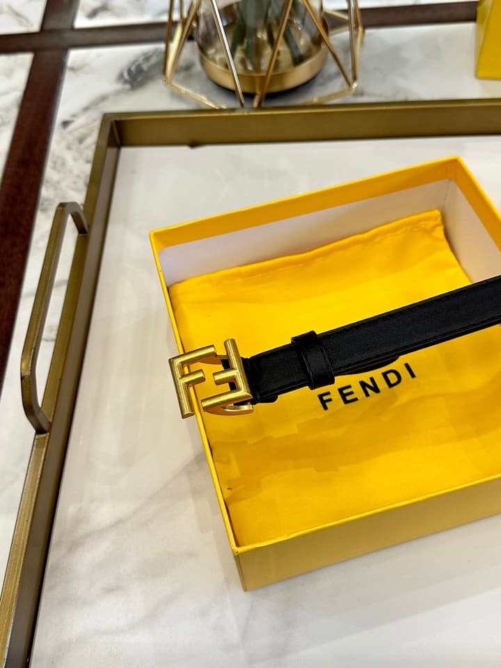 Fendi Classic Leather Belt – 2.5cm in Black Leather With Antique Gold Buckle