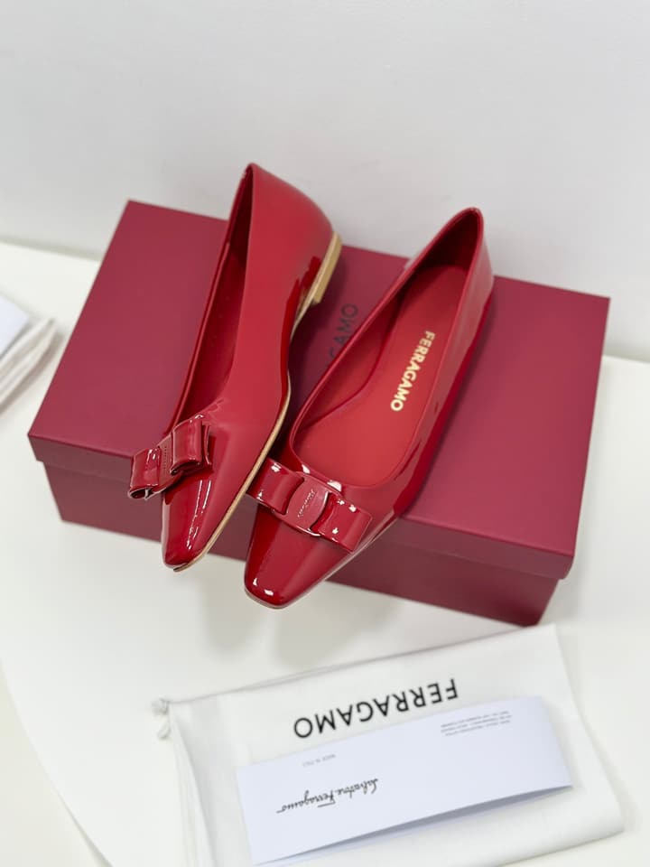 Ferragamo Vara Patent Leather Square Toe Pumps in Black Patent Leather (1cm Heel)