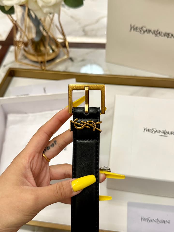 Saint Laurent Classic Leather Belt – 2.5cm in Black Leather With Gold Buckle