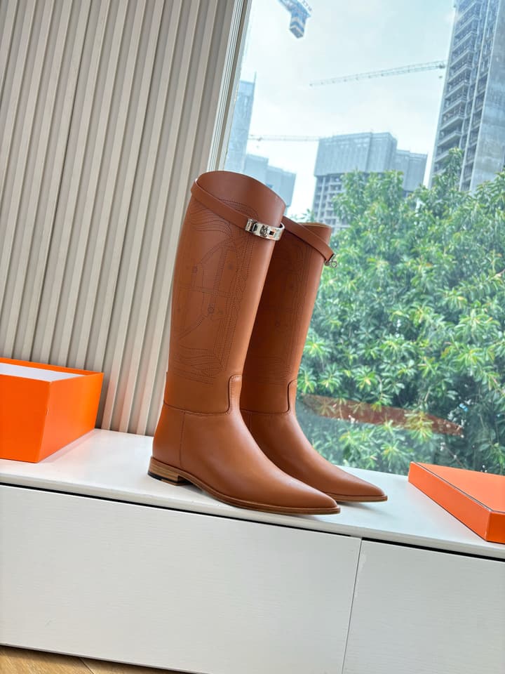 Hermès Classic Knee-High Boots – 2025 Autumn/Winter Collection in Two-tone Tan And Cream