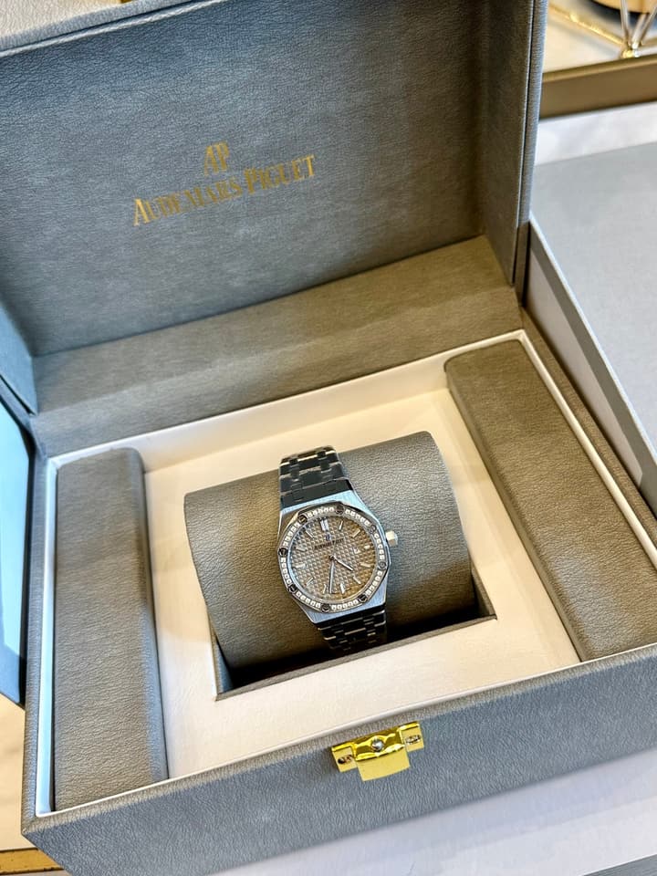 Audemars Piguet Royal Oak Automatic Mechanical Watch – 40mm in Silver - Diamond Dial