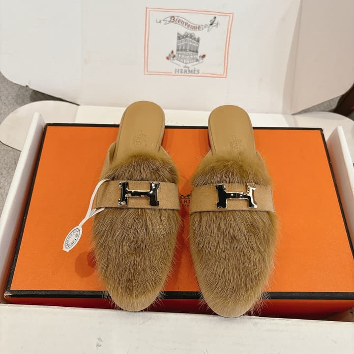 Hermès Mink Suede Loafers & Mules – Autumn/Winter Collection in Black Fur With Gold H