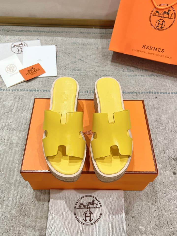 Hermès 2024 Spring/Summer Wedge Sandals – 2024 Spring/Summer Collection in White Leather