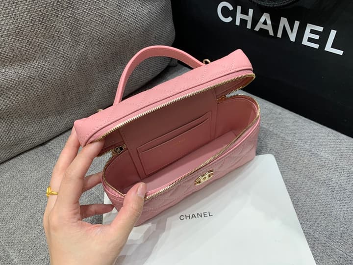Chanel Grained Calfskin Chain Clutch – Cruise Collection – 25C