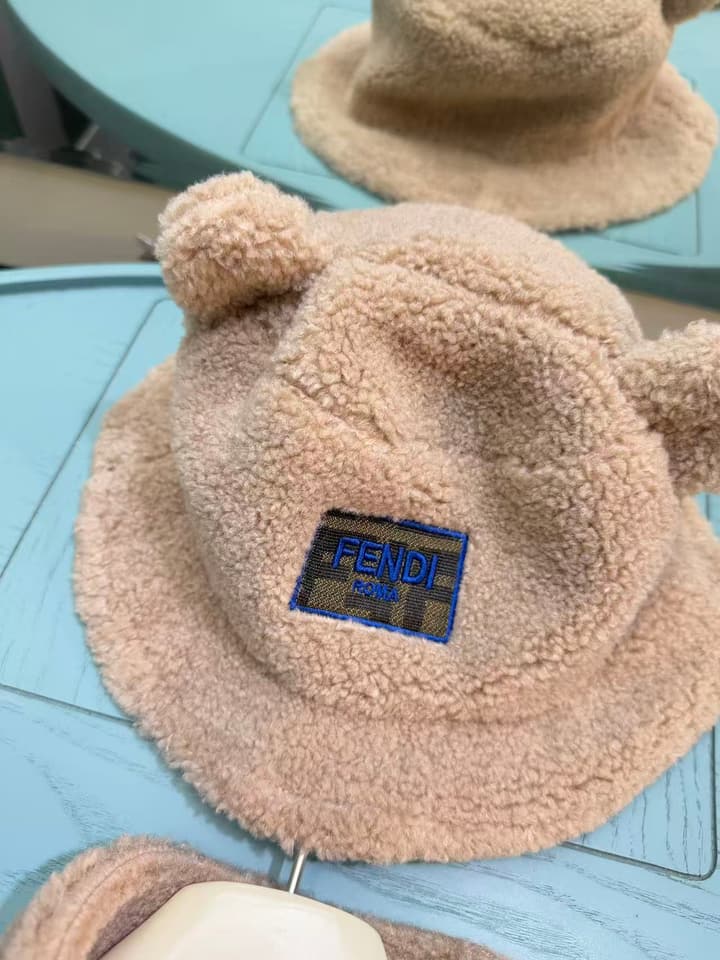 Fendi Kids Faux Lamb Fleece Jacket and Hat Set – 25SS in Light Tan Shearling With Blue Pocket