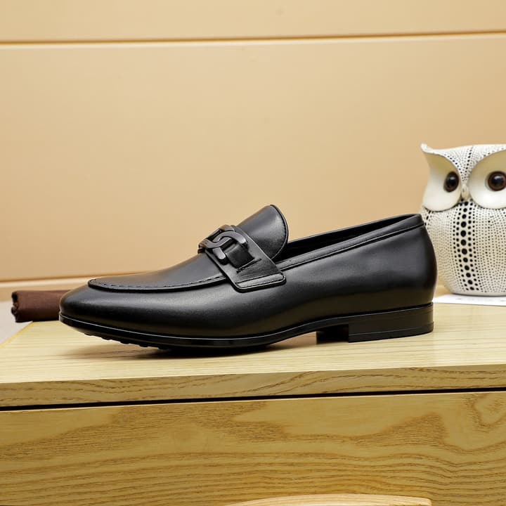 Tod's Classic Men's Driving Shoes in Polished Black