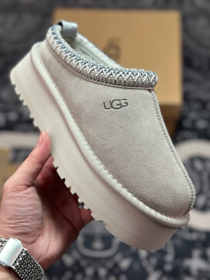 UGG Tazz Platform Snow Boots in Classic Black