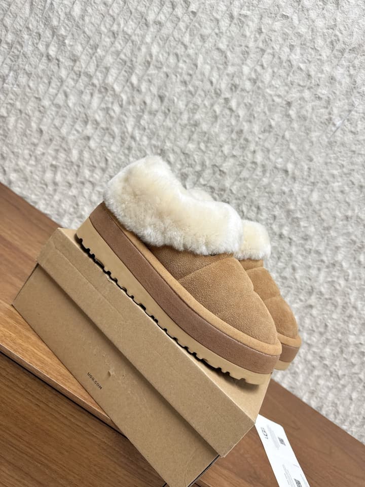 UGG Sheepskin Fur-Lined Slippers – Autumn/Winter Collection in Tall Light Pink With Cream Fur