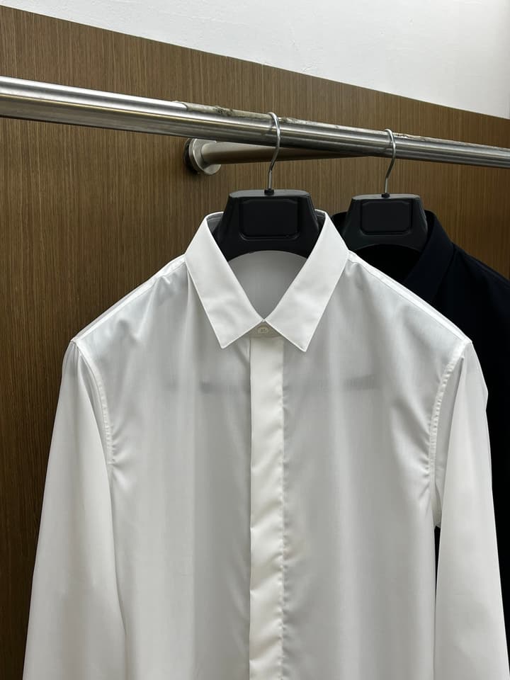 Dior Minimalist Long-Sleeve Cotton Shirt – Spring/Summer Collection