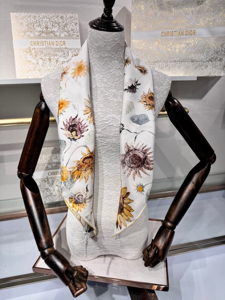 Dior Daisy Reversible Silk Twill Scarf – 2025 Spring Collection