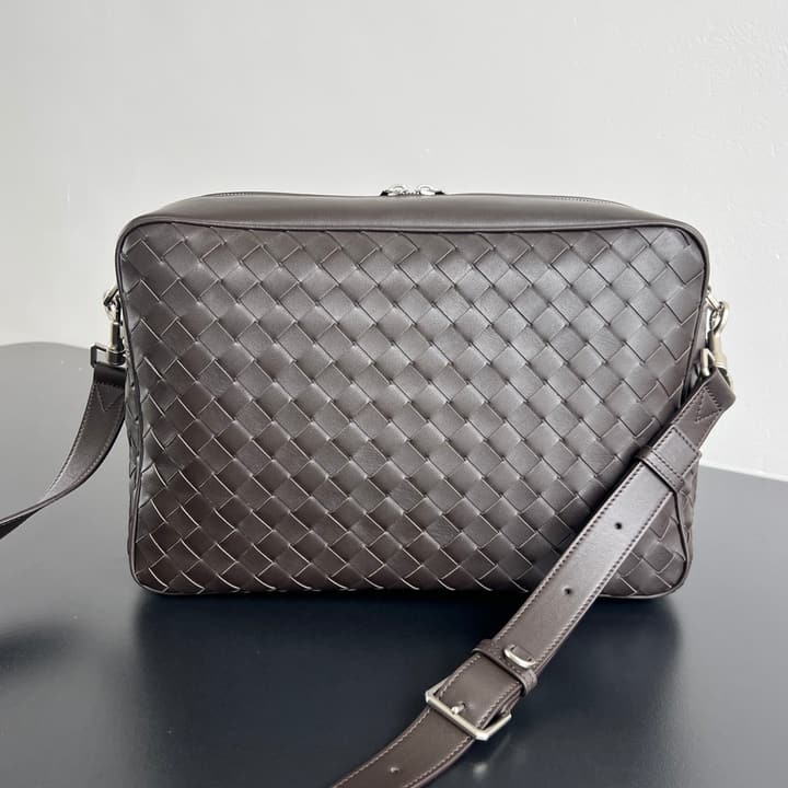 Bottega Veneta Double Pocket Camera Bag 843857 – New Collection in Black