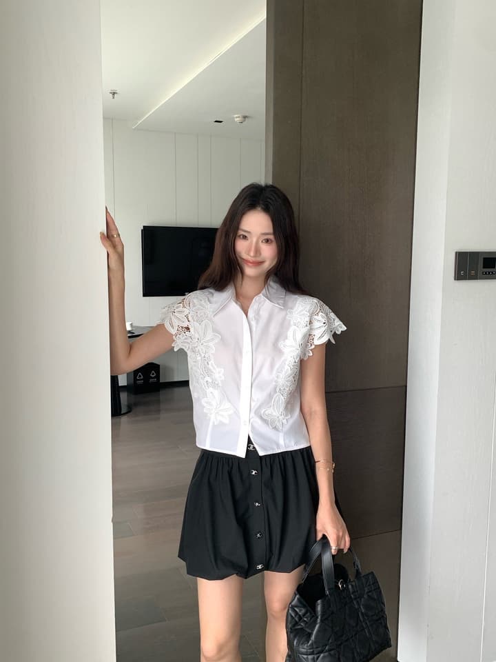 Celine Lace-Spliced Cropped Shirt – Spring/Summer Collection – 26SS in White