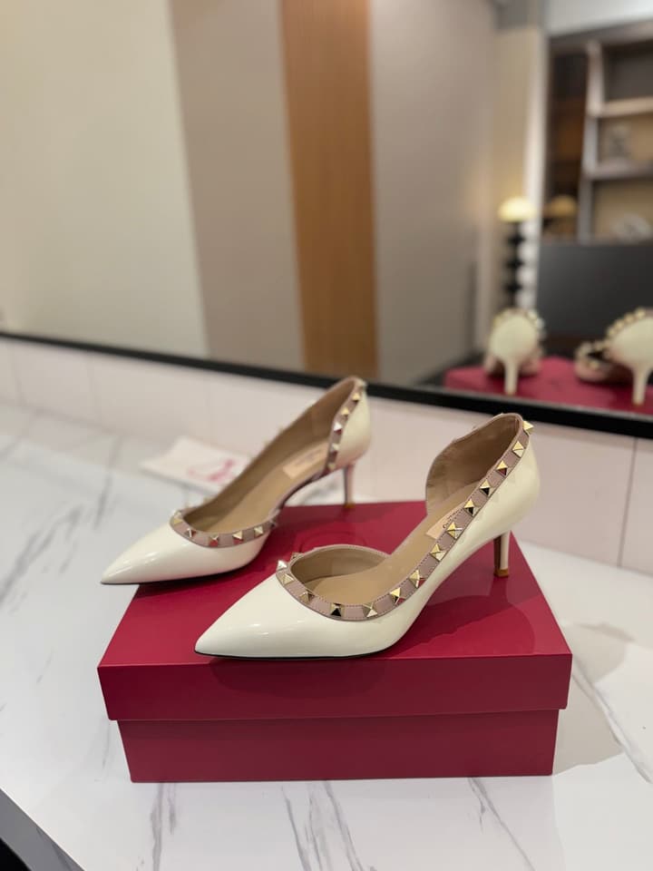 Valentino Rivet Classic Pumps in Black Patent