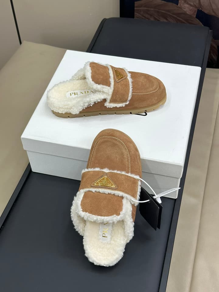 Prada FW24 Suede Fur Slippers – FW24 in Beige Suede