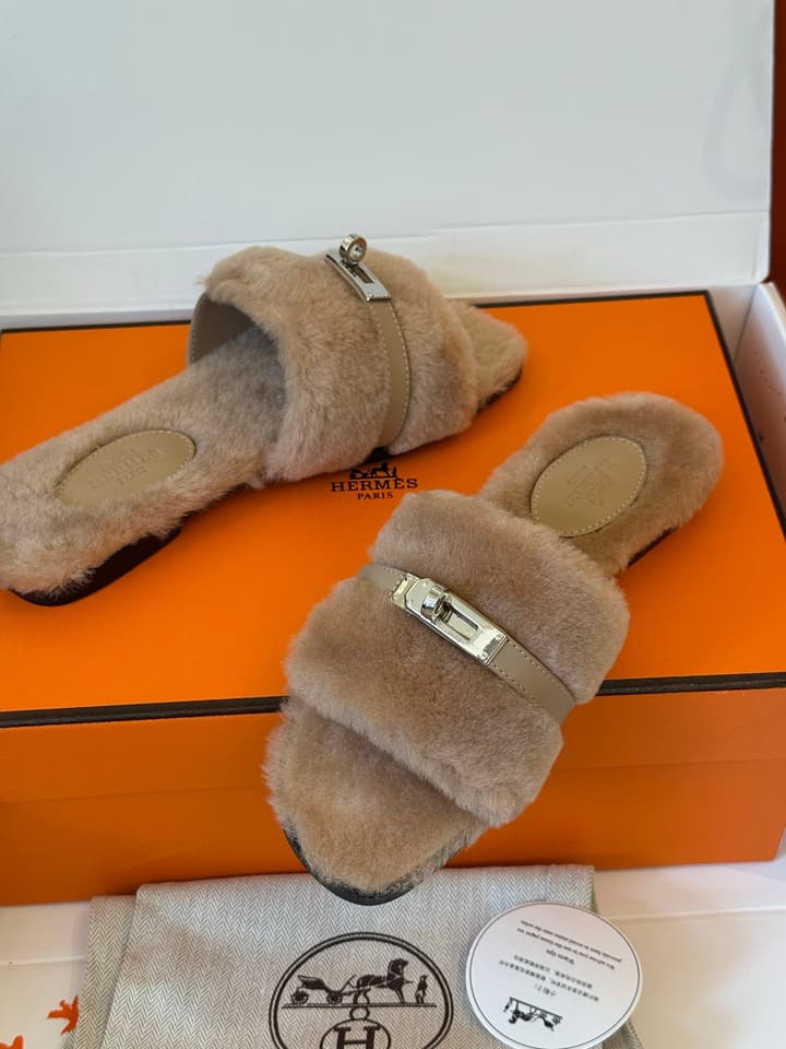 Hermès Kelly Buckle Fur Slippers – 25FW in Cognac Two-tone Plush