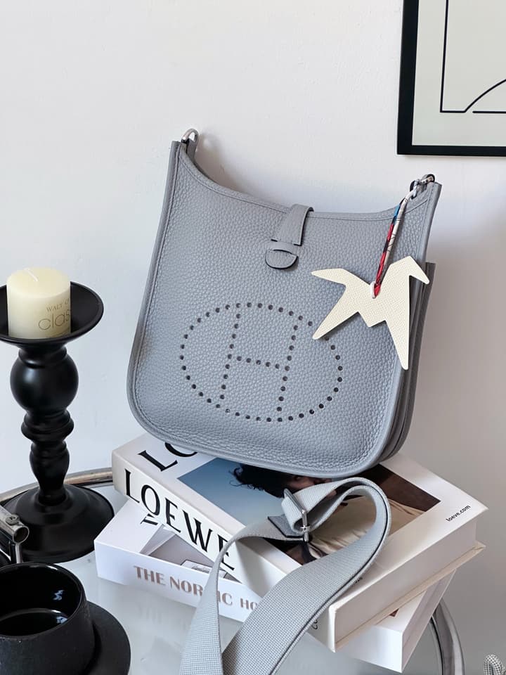 Boutique Selection Soft Leather Shoulder Bag – Puppet Gray