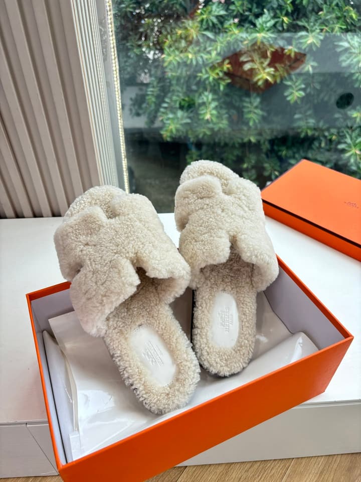 Hermès H-Shaped Fur Slippers – 2025 Collection in Assorted Fur Slippers Group