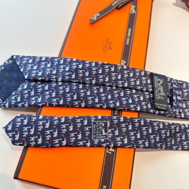 Hermès Animal Series Men's Silk Tie in Blue With Pink Pattern