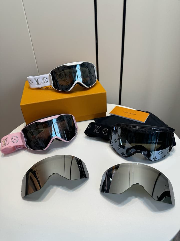 Louis Vuitton Monogram Ski Goggles – Autumn/Winter Collection in Black Monogram Strap