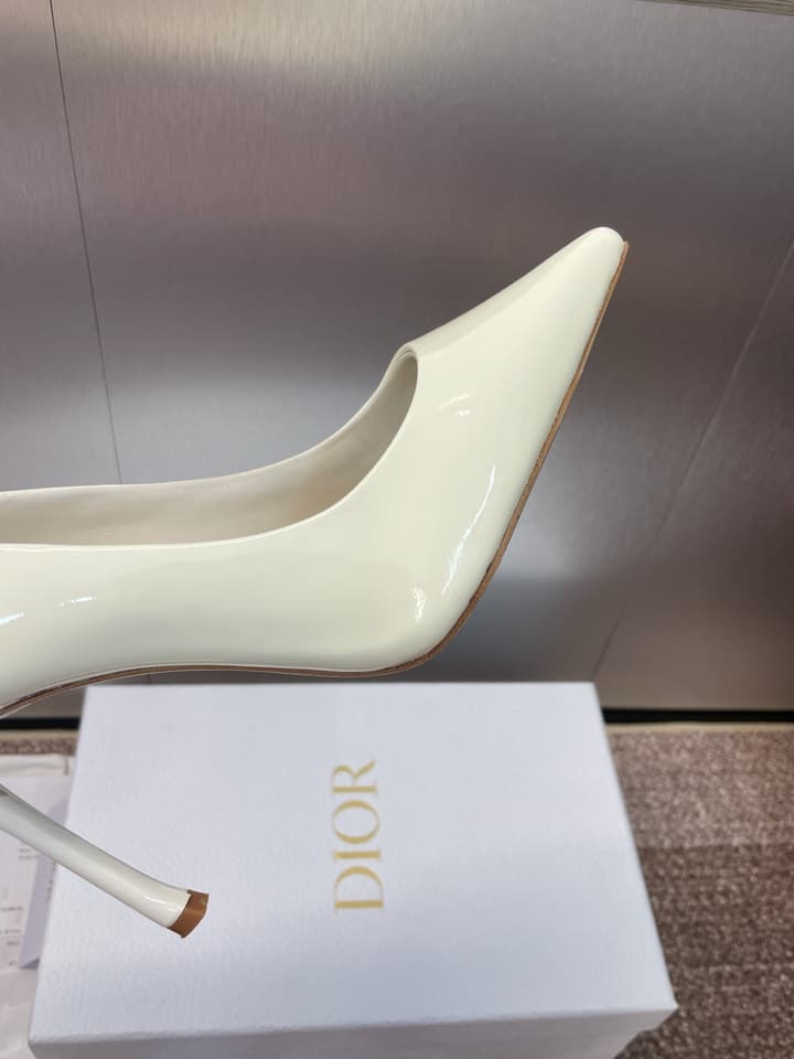 Dior CD Logo Pointed Toe Pumps – 2025 Spring/Summer Haute Couture Collection in Shiny Black Flat