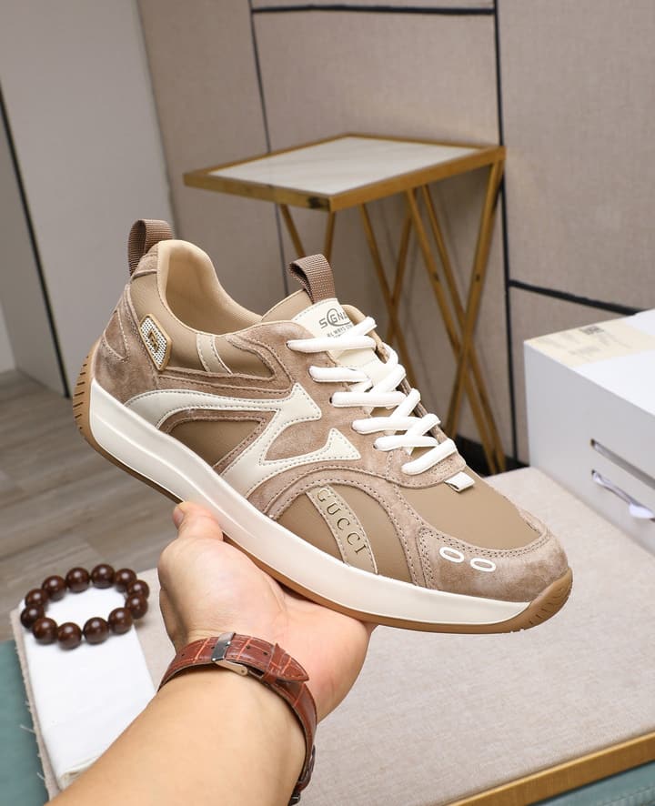 Gucci Latest Calfskin Leather Loafers in Beige With White Accents