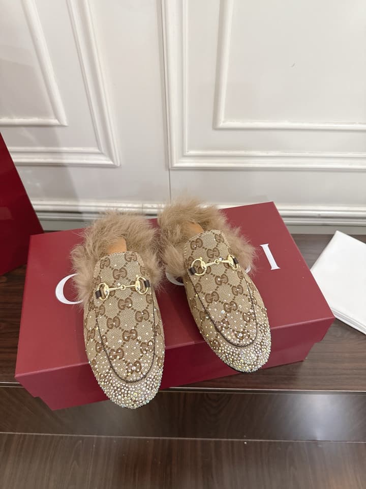Gucci Tuscan Wool Loafers – Autumn/Winter Must-Have in Beige Gg Monogram With Tan Fur