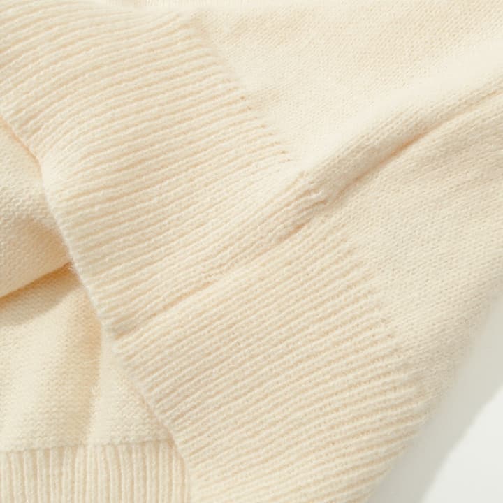 AMI Paris Gold Thread Heart Jacquard Sweater – 24FW Limited Edition in Off-white Gold Heart Knit