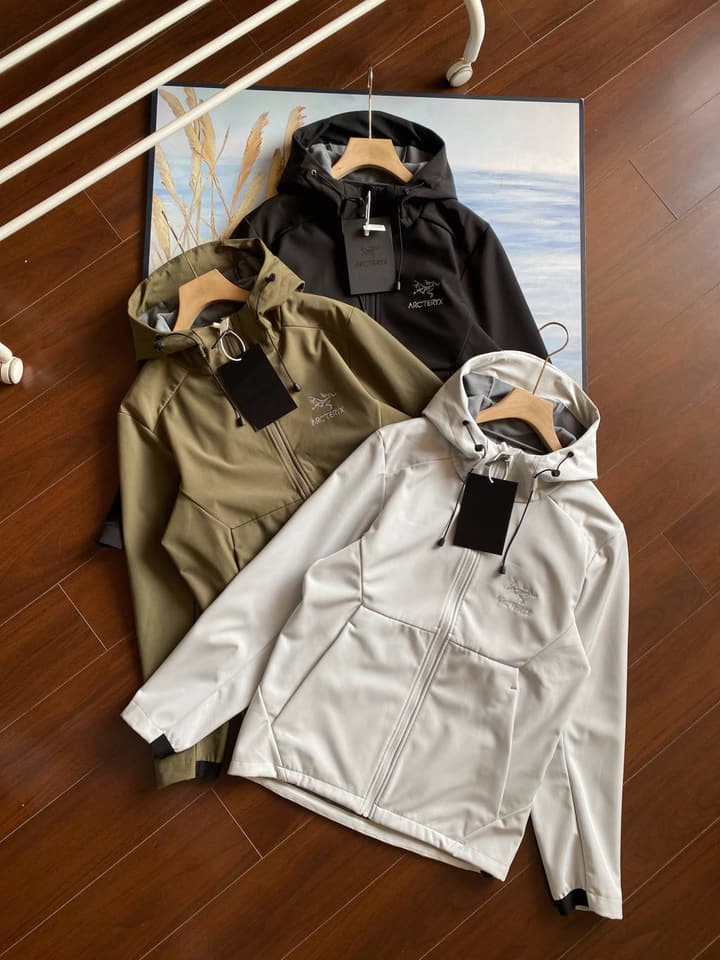 Arc'teryx Isogon Hooded Softshell Jacket in Military Green