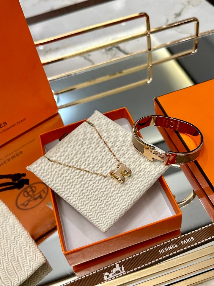 Hermès Oval Series Necklace & Bracelet Set
