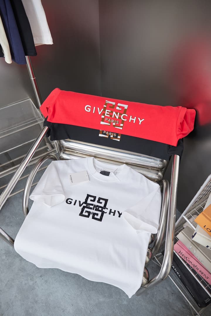 Givenchy Classic Logo Short-Sleeve T-Shirt – 26SS in Black
