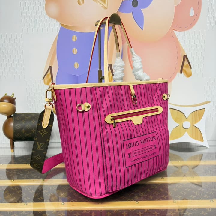 Louis Vuitton Neverfull Bandoulière Inside Out Tote Bag in Red