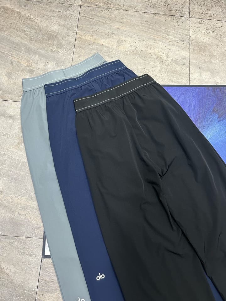 Alo Yoga Suit Up High-Waist Wide-Leg Trousers in Black
