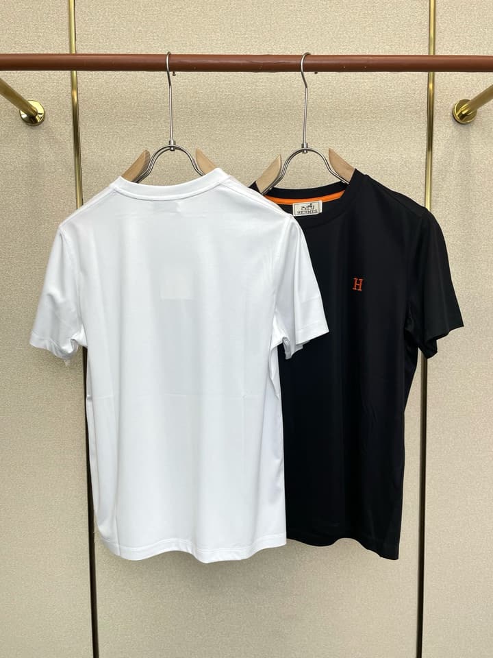 Hermès Men's Casual Short-Sleeve T-Shirt in Black Abstract Crew Neck