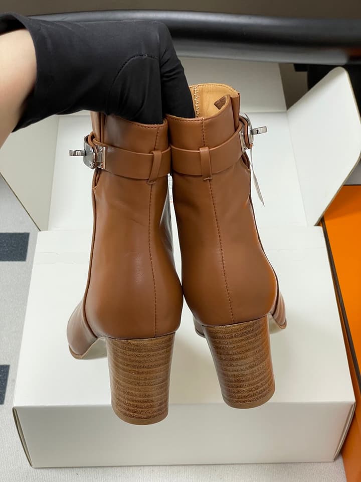 Hermès Saint Germain Kelly Buckle Ankle Boots – 25FW in Black
