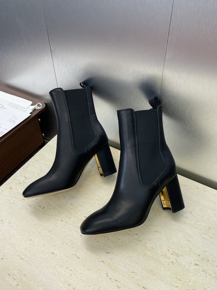 Dior D-Art Chunky Heel Chelsea Ankle Boots – 2025FW in Black Suede