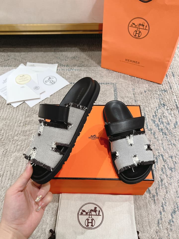 Hermès Chypre Leather Unisex Slides – 2023SS in Blush Pink
