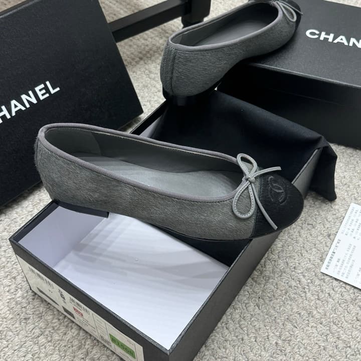 Chanel Classic Round-Toe Ballet Flats – Spring/Summer Collection – 25SS in Burgundy