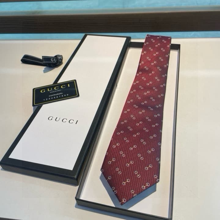 Gucci Men's Jacquard Silk Tie in Black Gg Pattern
