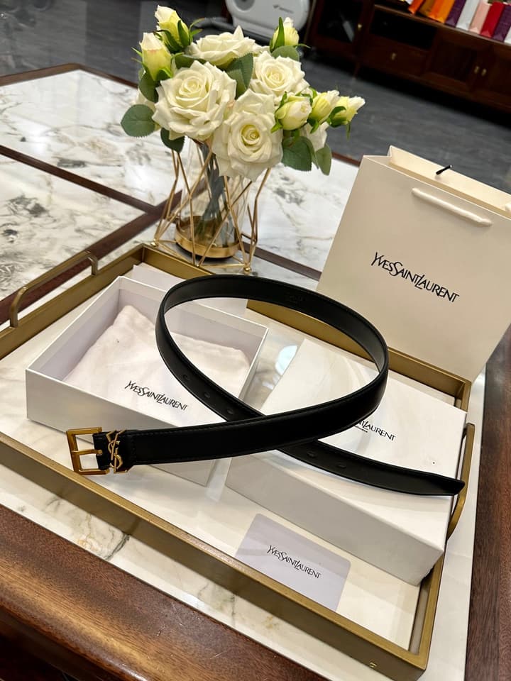Saint Laurent Classic Leather Belt – 2.5cm in Black Leather With Gold Buckle