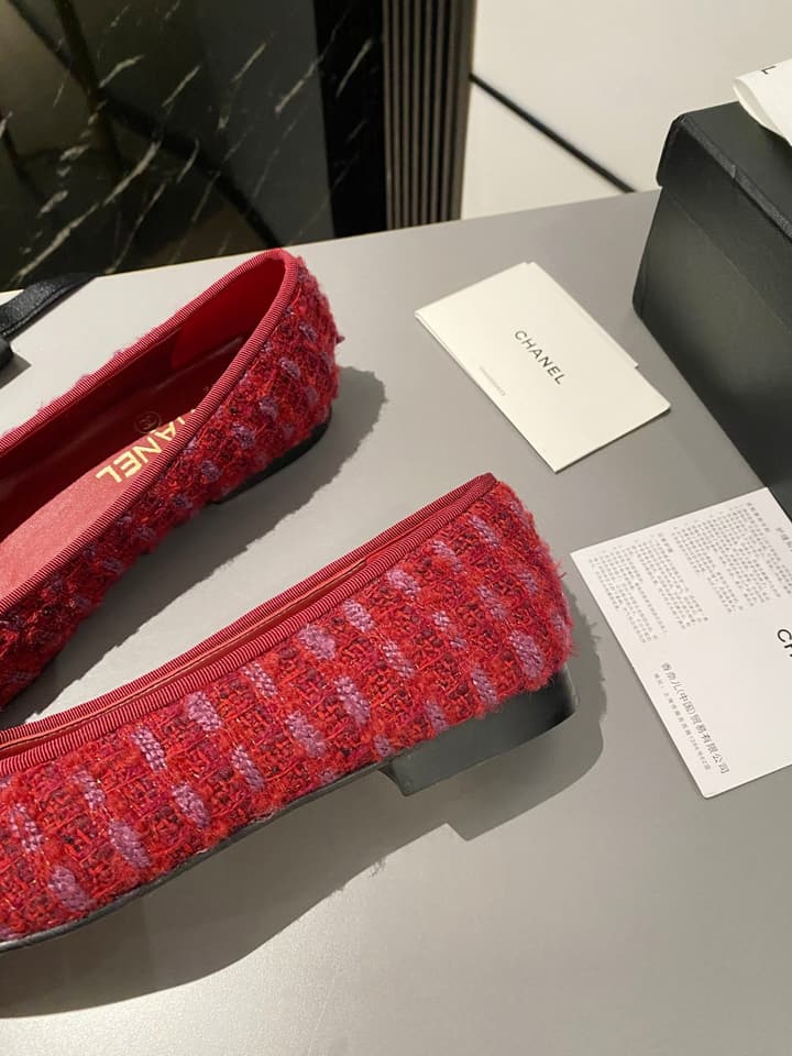 Chanel Classic Ballet Flats in Fuchsia Embossed