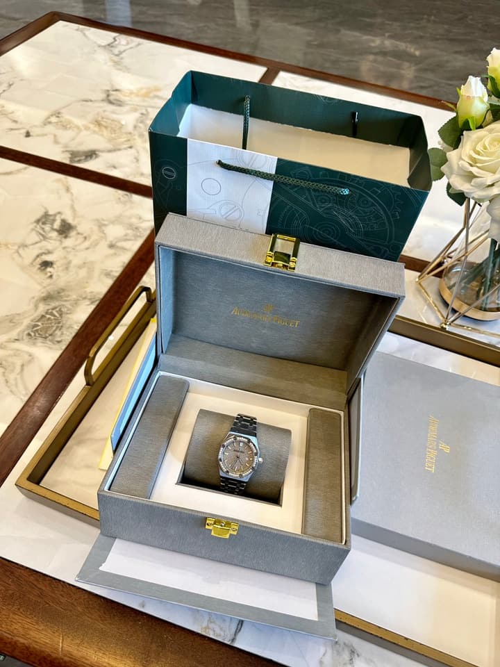 Audemars Piguet Royal Oak Automatic Mechanical Watch – 40mm in Silver - Diamond Dial
